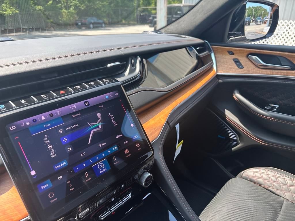 New 2024 Jeep Grand Cherokee Summit AWD/4WD image 22