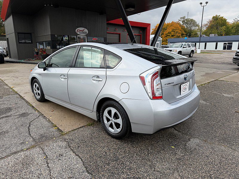 Used 2015 Toyota Prius Three image 2