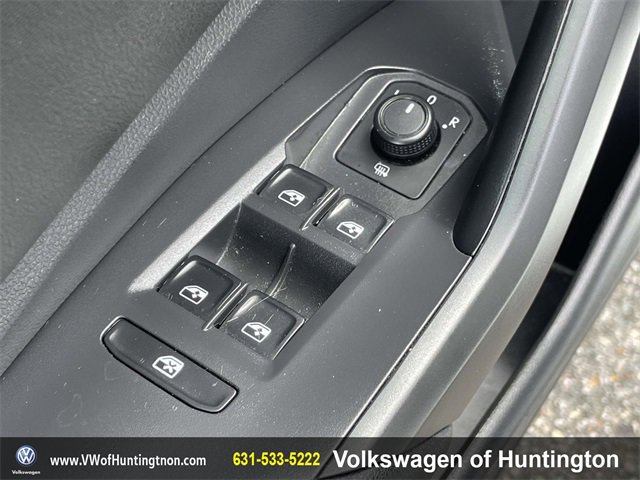 Certified 2019 Volkswagen Jetta R-Line w/ R-Line Cold Weather Package image 14