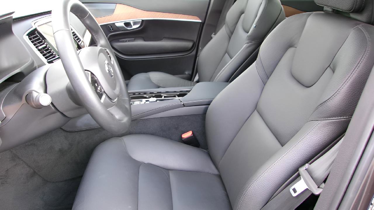 Used 2024 Volvo XC90 B6 Plus w/ Protection Package Premier image 14