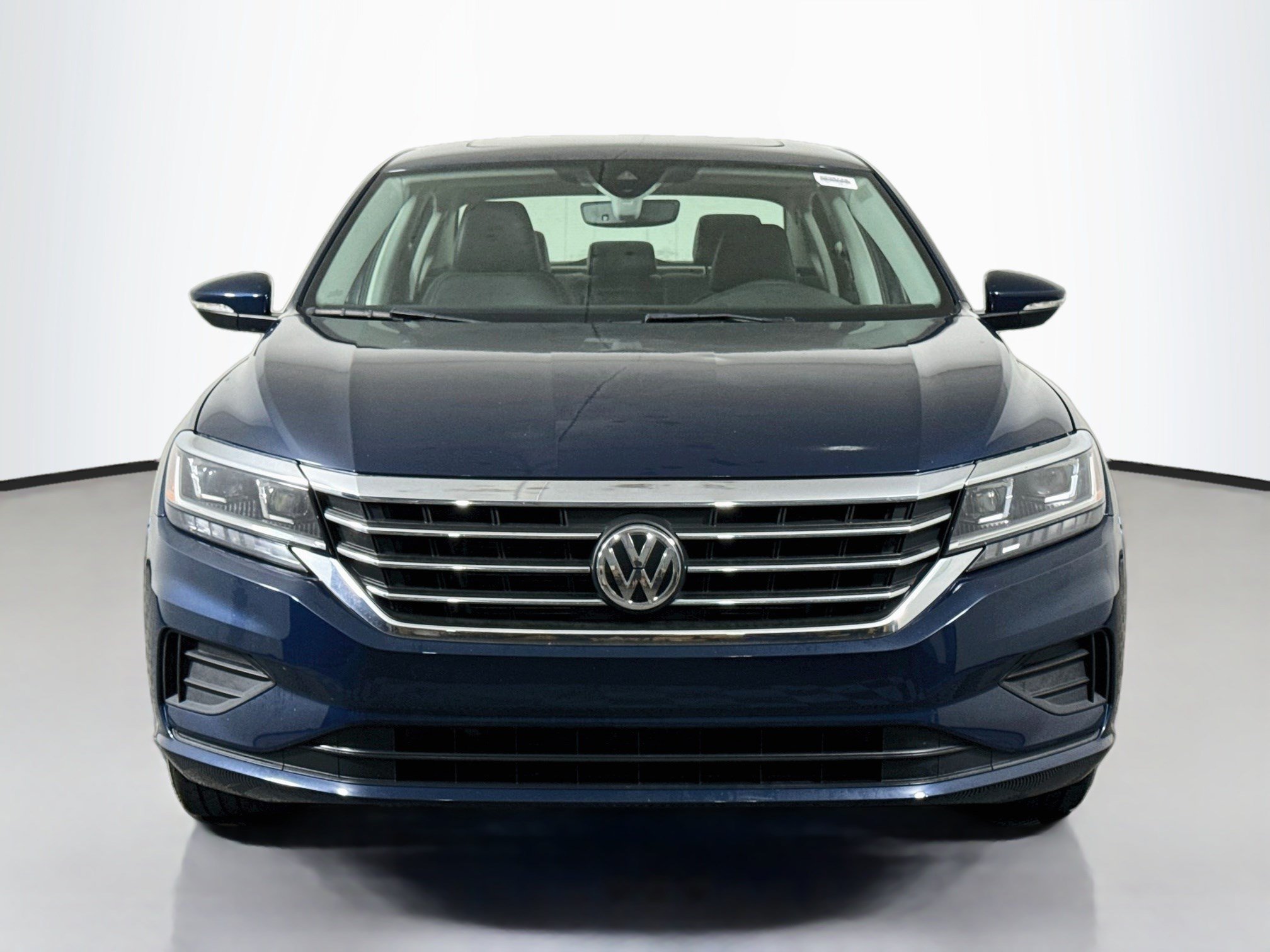 Used 2022 Volkswagen Passat 2.0T SE FWD image 2