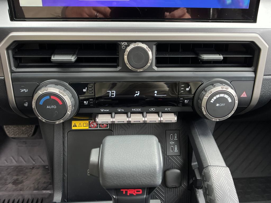 Used 2025 Toyota 4Runner TRD Off-Road Premium AWD/4WD image 17