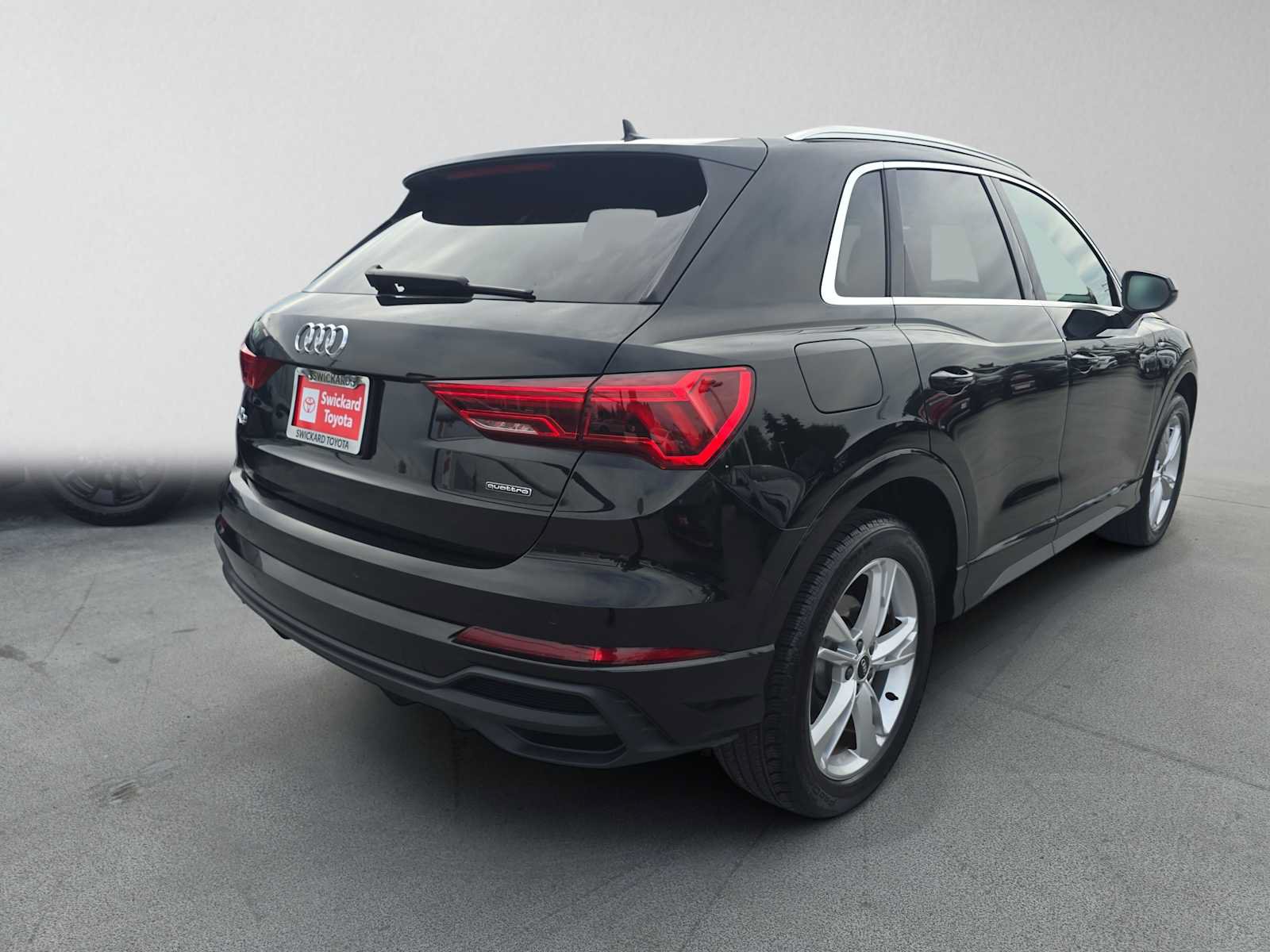 Used 2023 Audi Q3 2.0T Premium Plus w/ Premium Plus Package AWD/4WD image 3