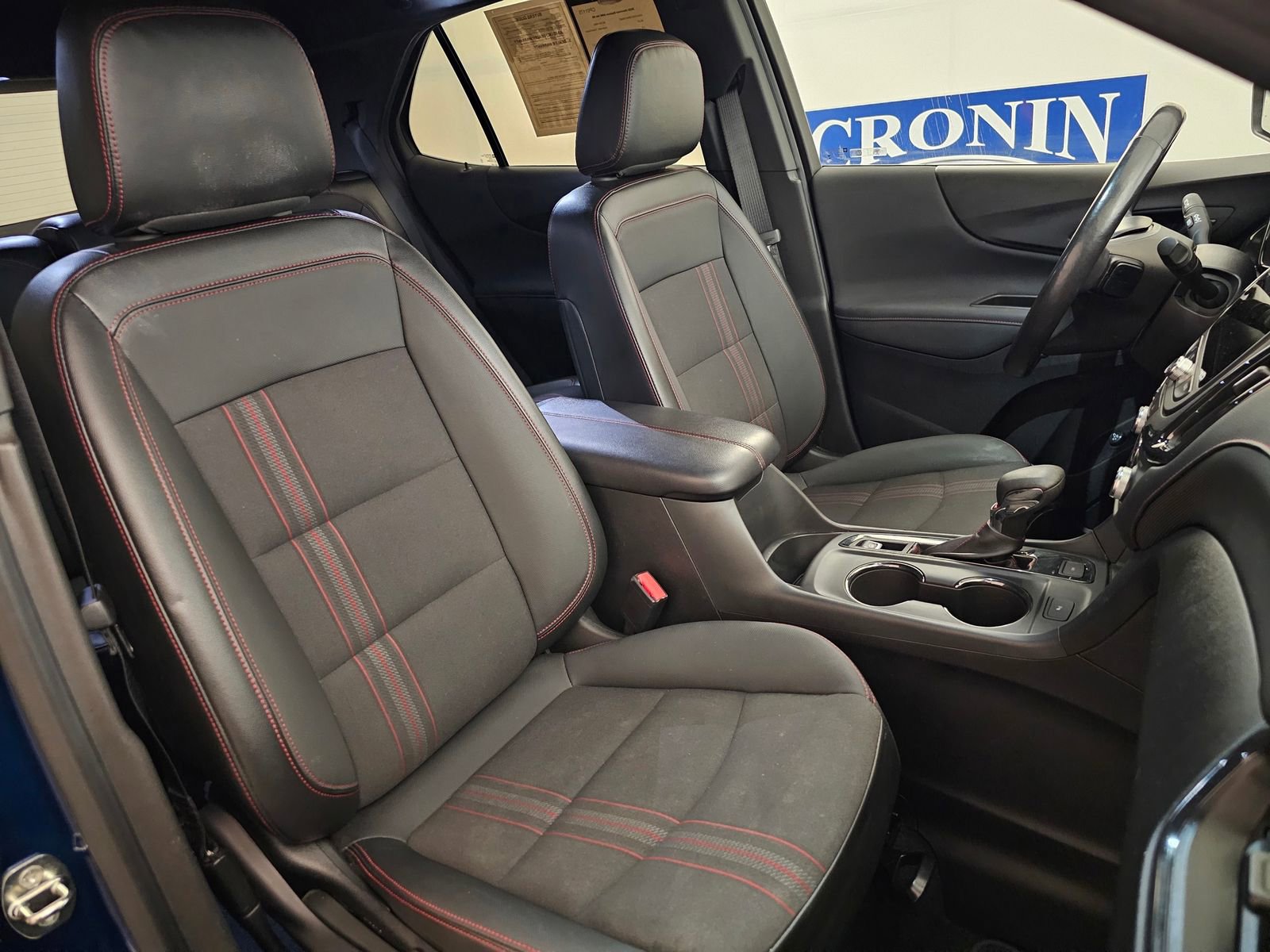 Used 2022 Chevrolet Equinox RS w/ Infotainment Package image 31