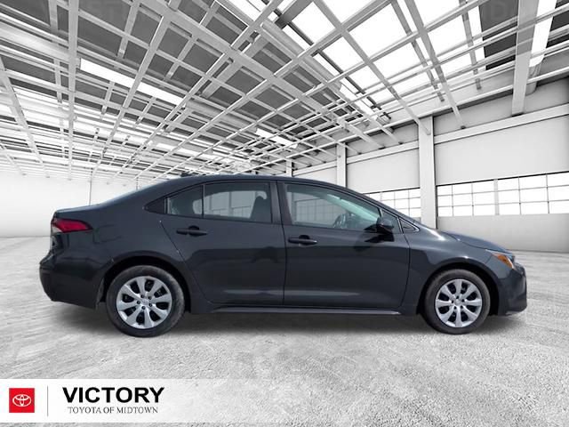 Used 2024 Toyota Corolla LE image 2