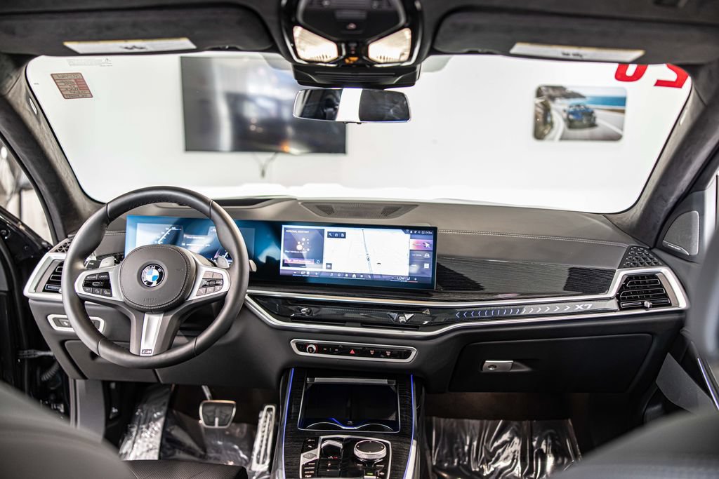 Used 2026 BMW X7 xDrive40i w/ M Sport Package AWD/4WD image 37