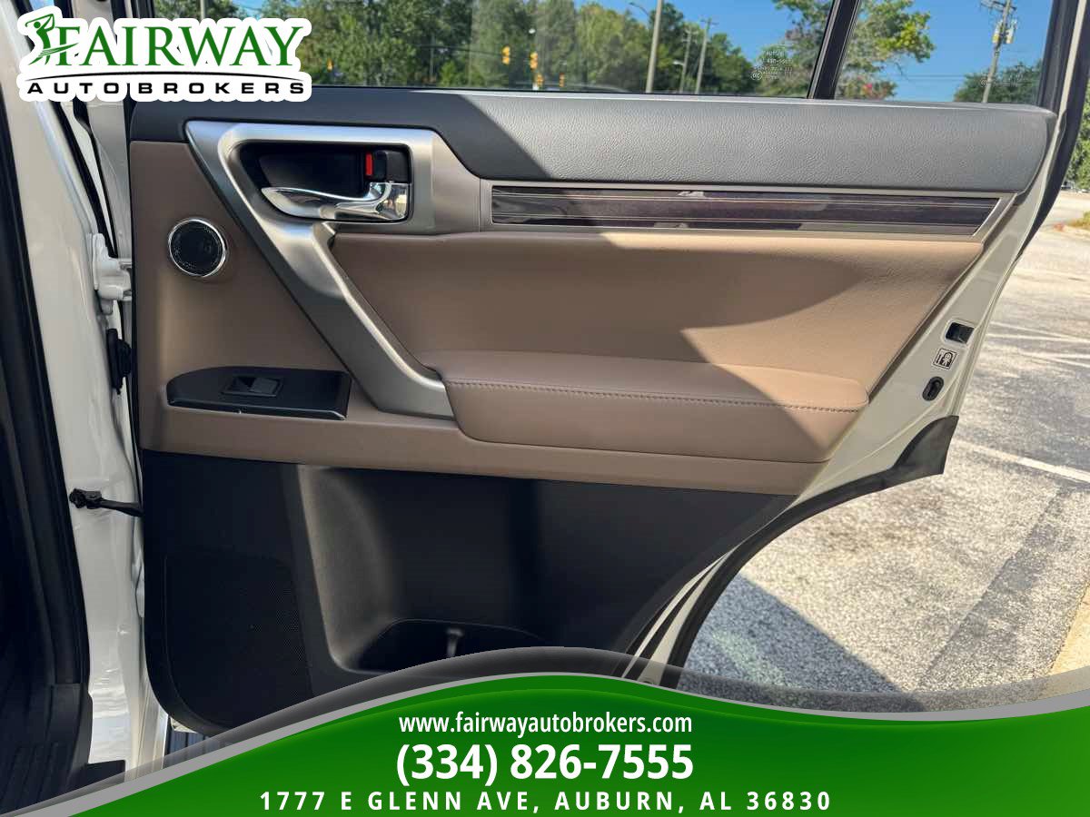 Used 2023 Lexus GX 460 Premium w/ Accessory Package AWD/4WD image 32