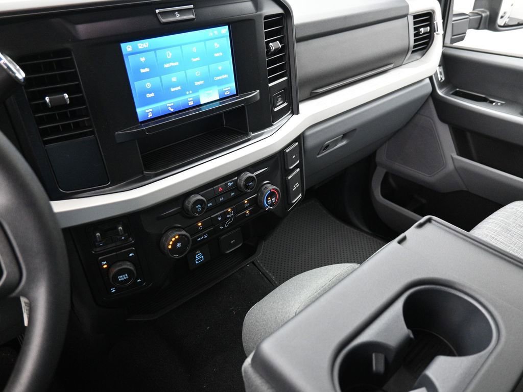 New 2026 Ford F250 XLT w/ FX4 Off-Road Package AWD/4WD image 21