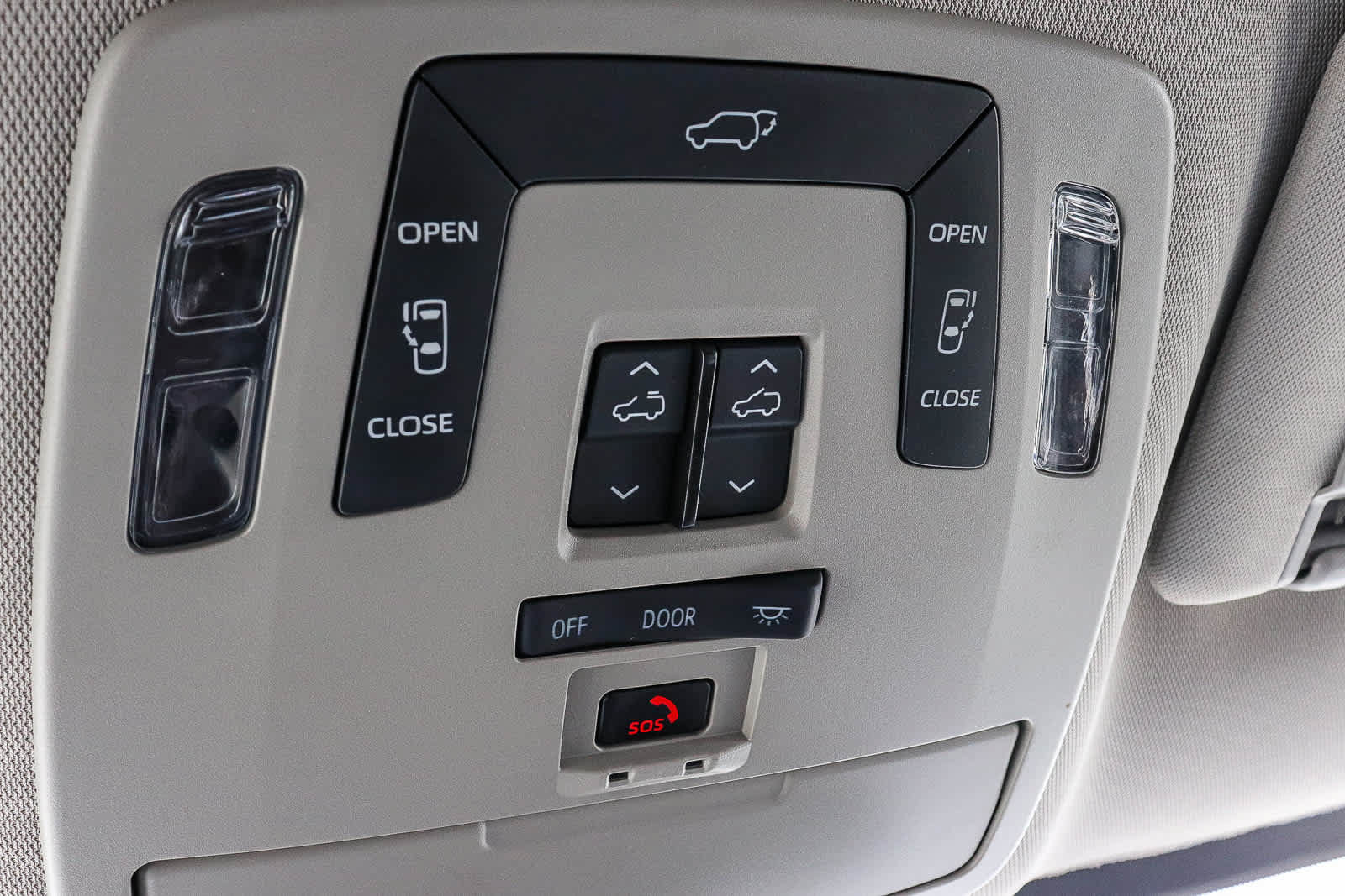 Used 2021 Toyota Sienna XLE w/ XLE Plus Package FWD image 37