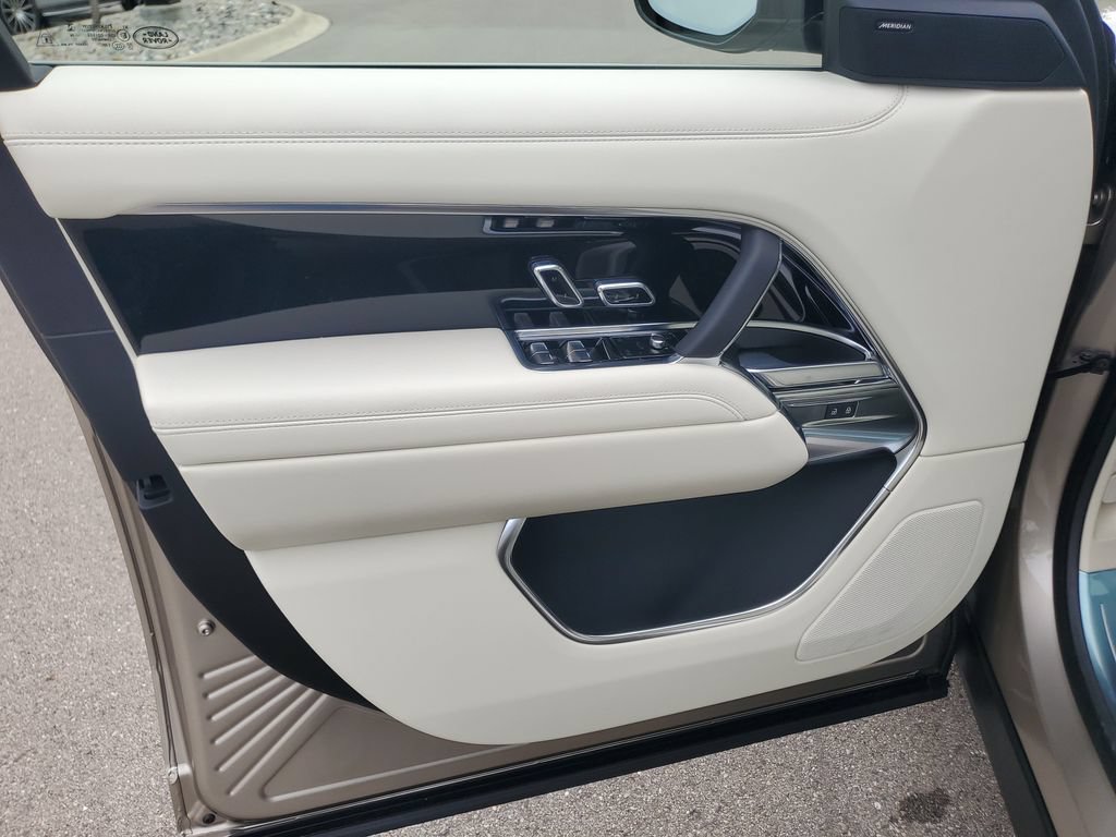 New 2026 Land Rover Range Rover Long Wheelbase SE AWD/4WD image 7
