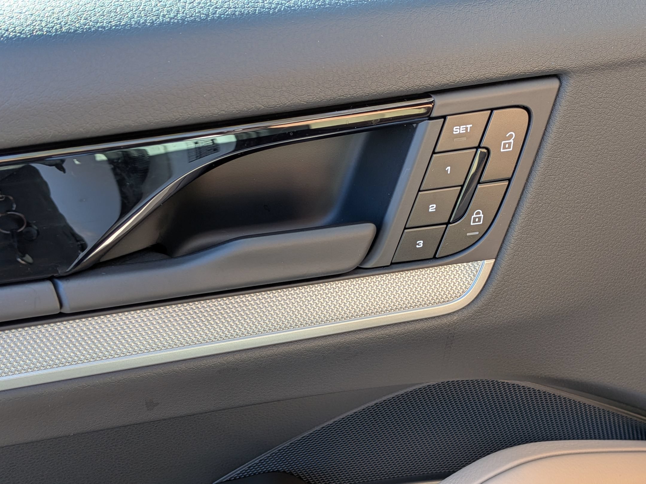 New 2026 Porsche Cayenne Coupe AWD/4WD image 24