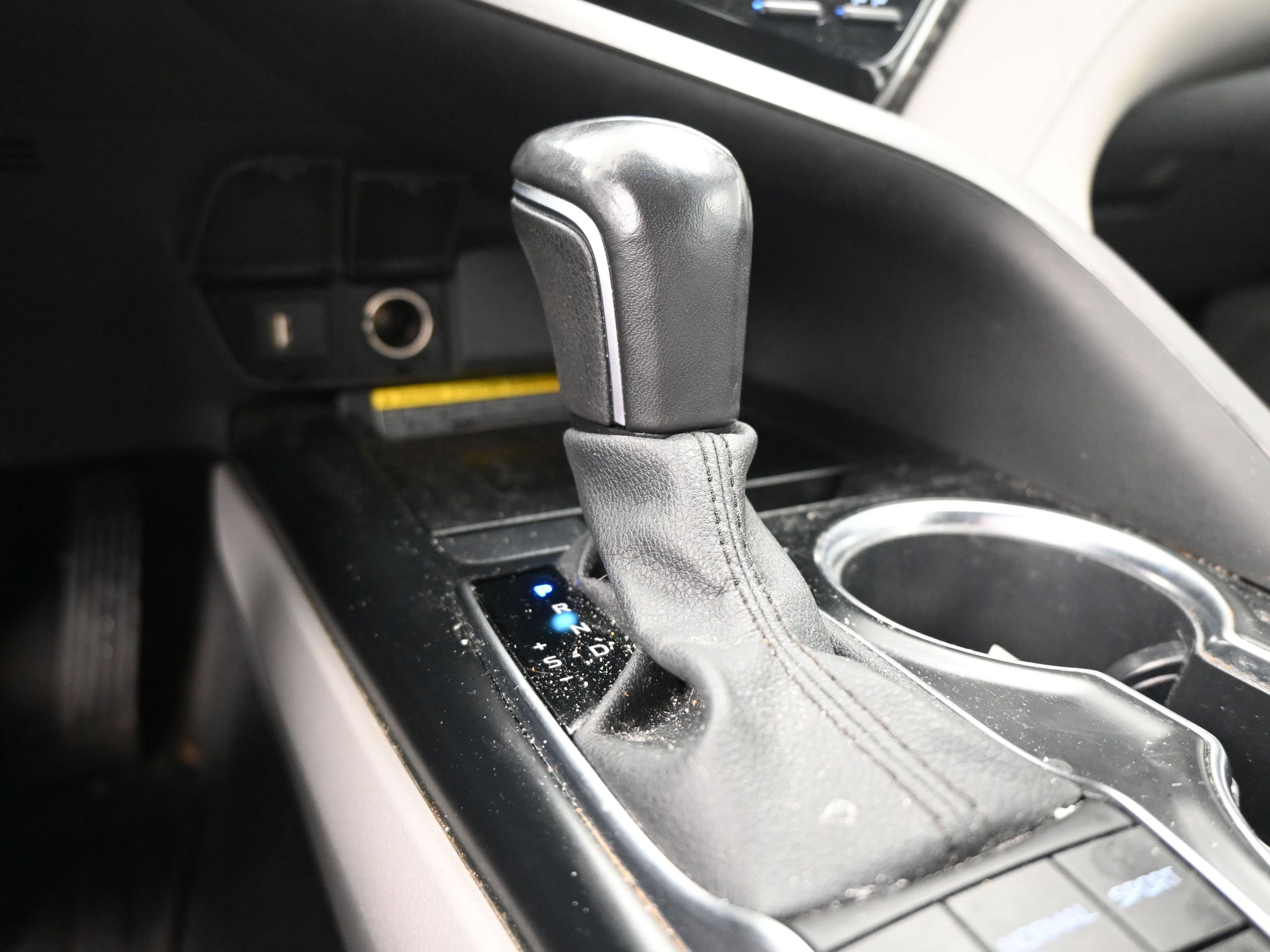 Certified 2020 Toyota Camry XLE w/ Sunroof Package image 15