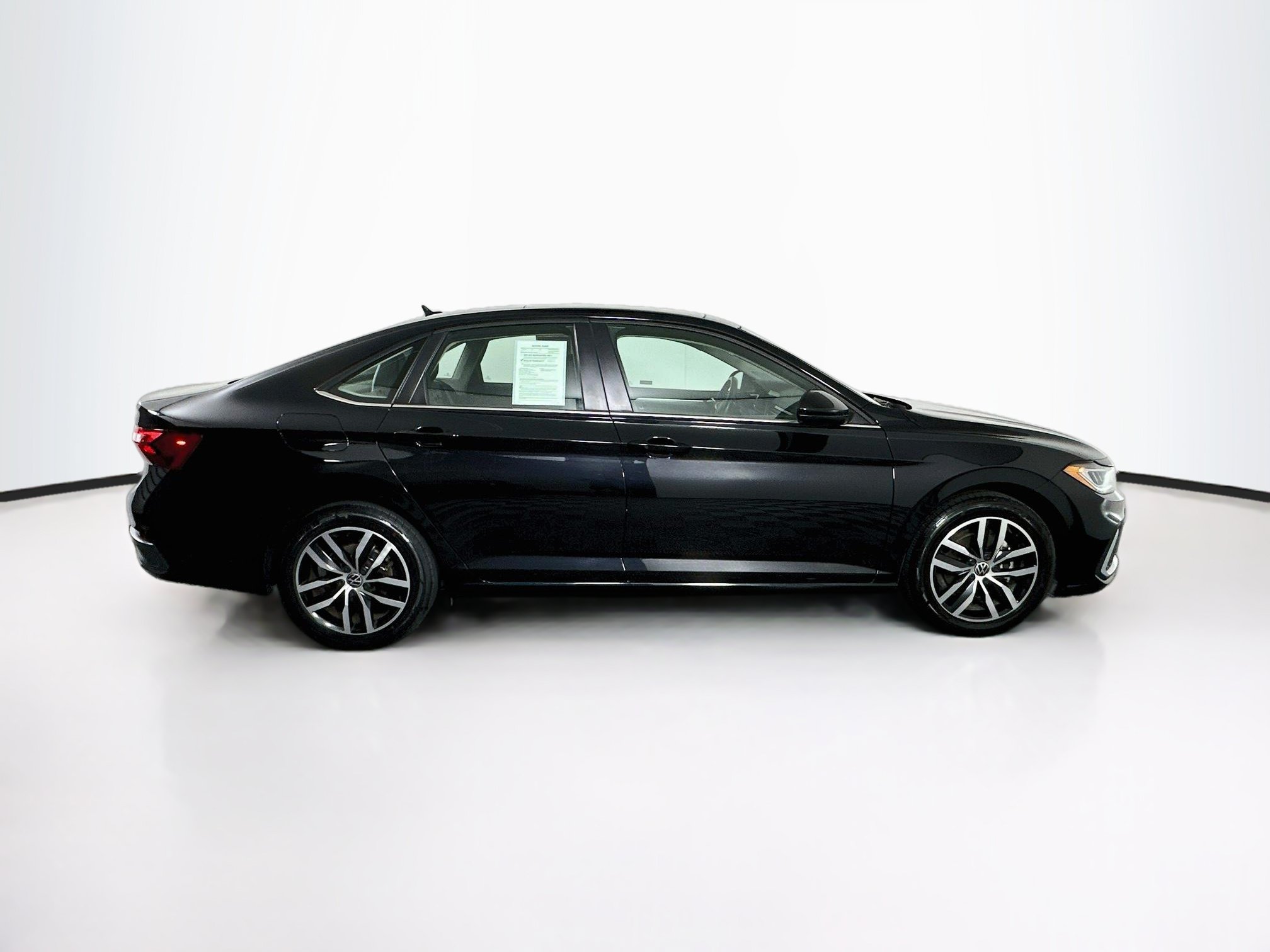 Used 2025 Volkswagen Jetta SE FWD image 10