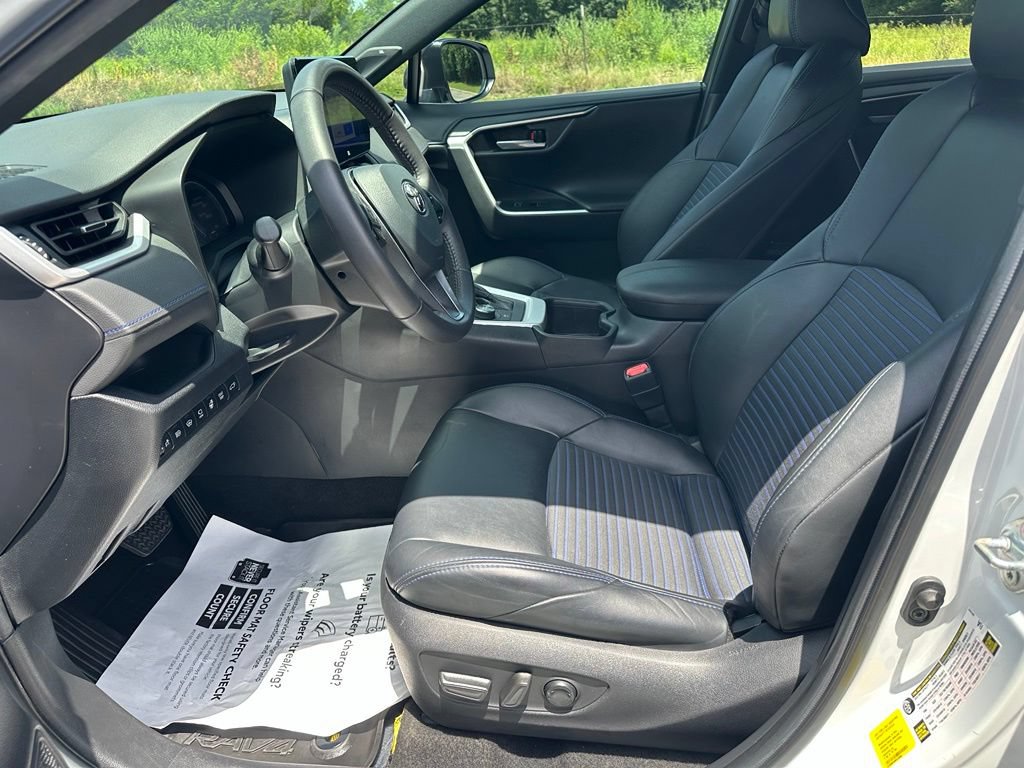 Used 2023 Toyota RAV4 XSE AWD/4WD image 12
