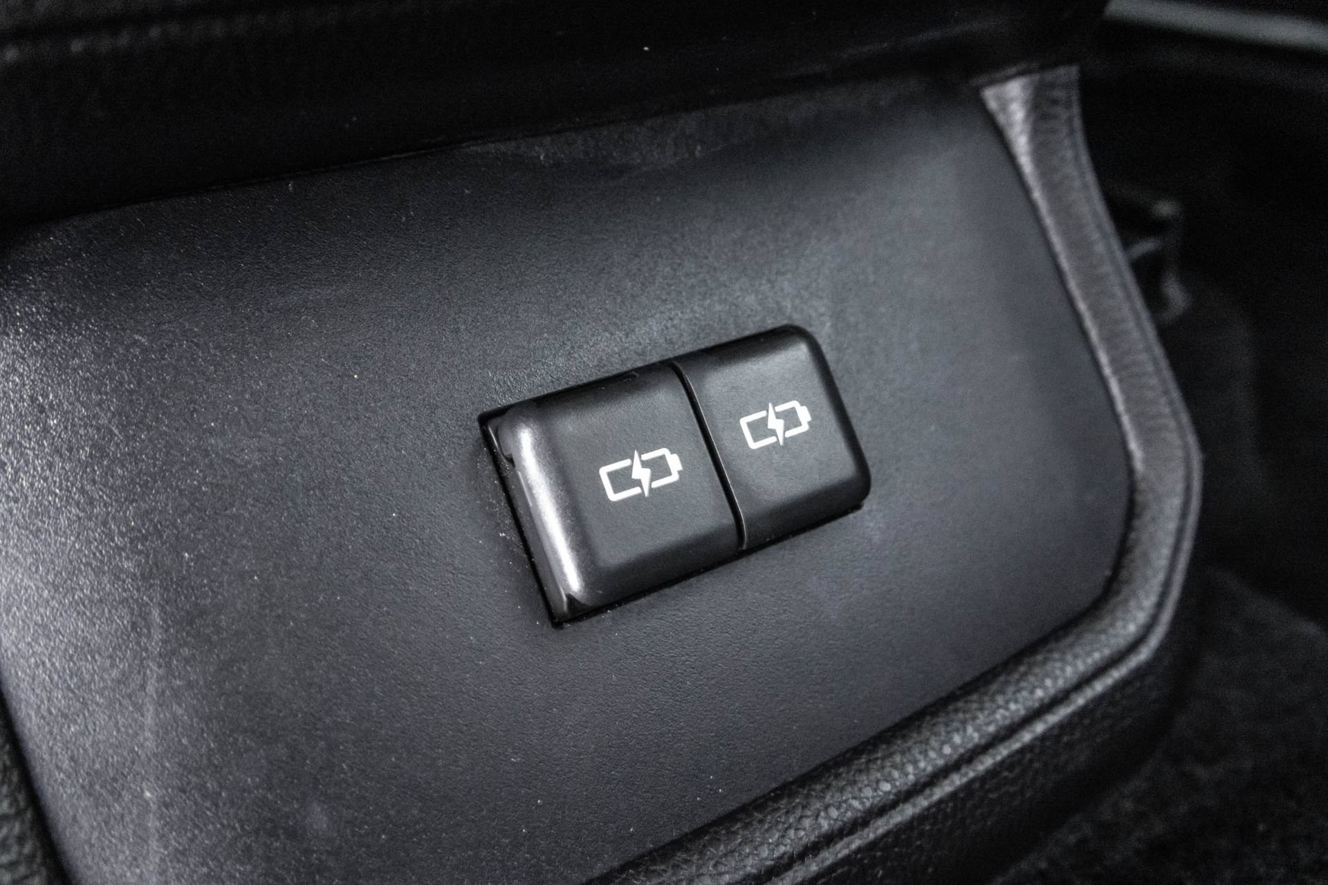 Used 2022 Toyota Highlander LE AWD/4WD image 41