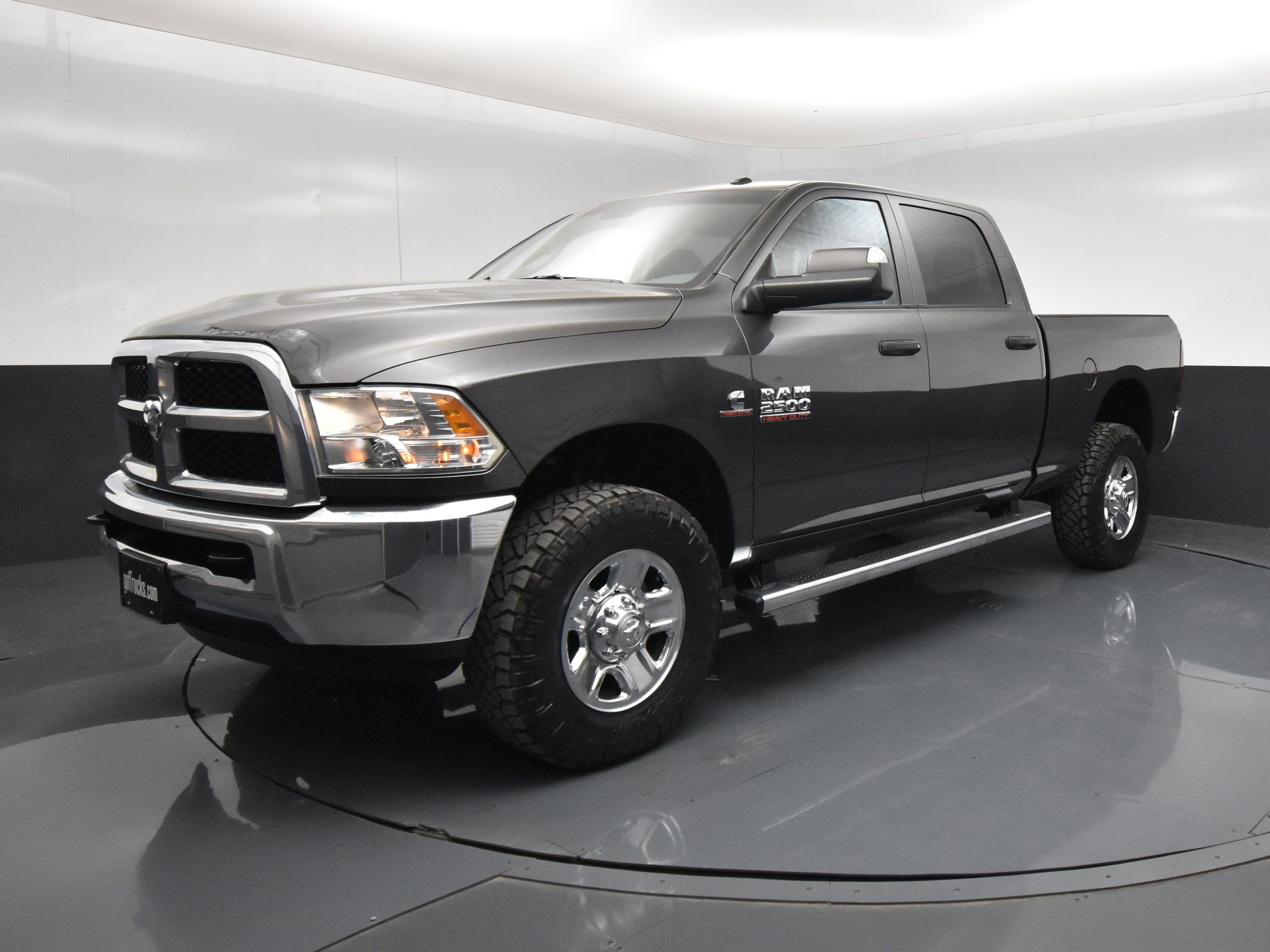 Used 2018 RAM 2500 Tradesman w/ Chrome Appearance Group image 2