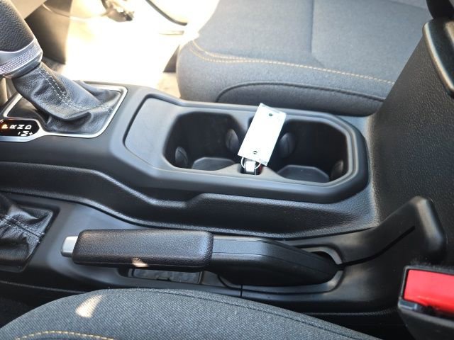 Used 2025 Jeep Wrangler Unlimited Sahara w/ Safety Group AWD/4WD image 29