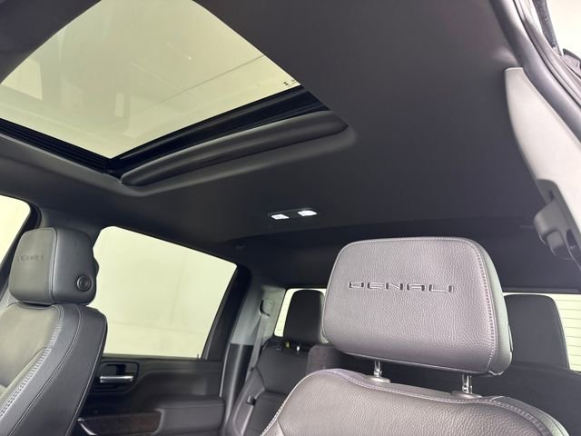 Used 2023 GMC Sierra 2500 Denali w/ Denali Black Diamond Edition image 12