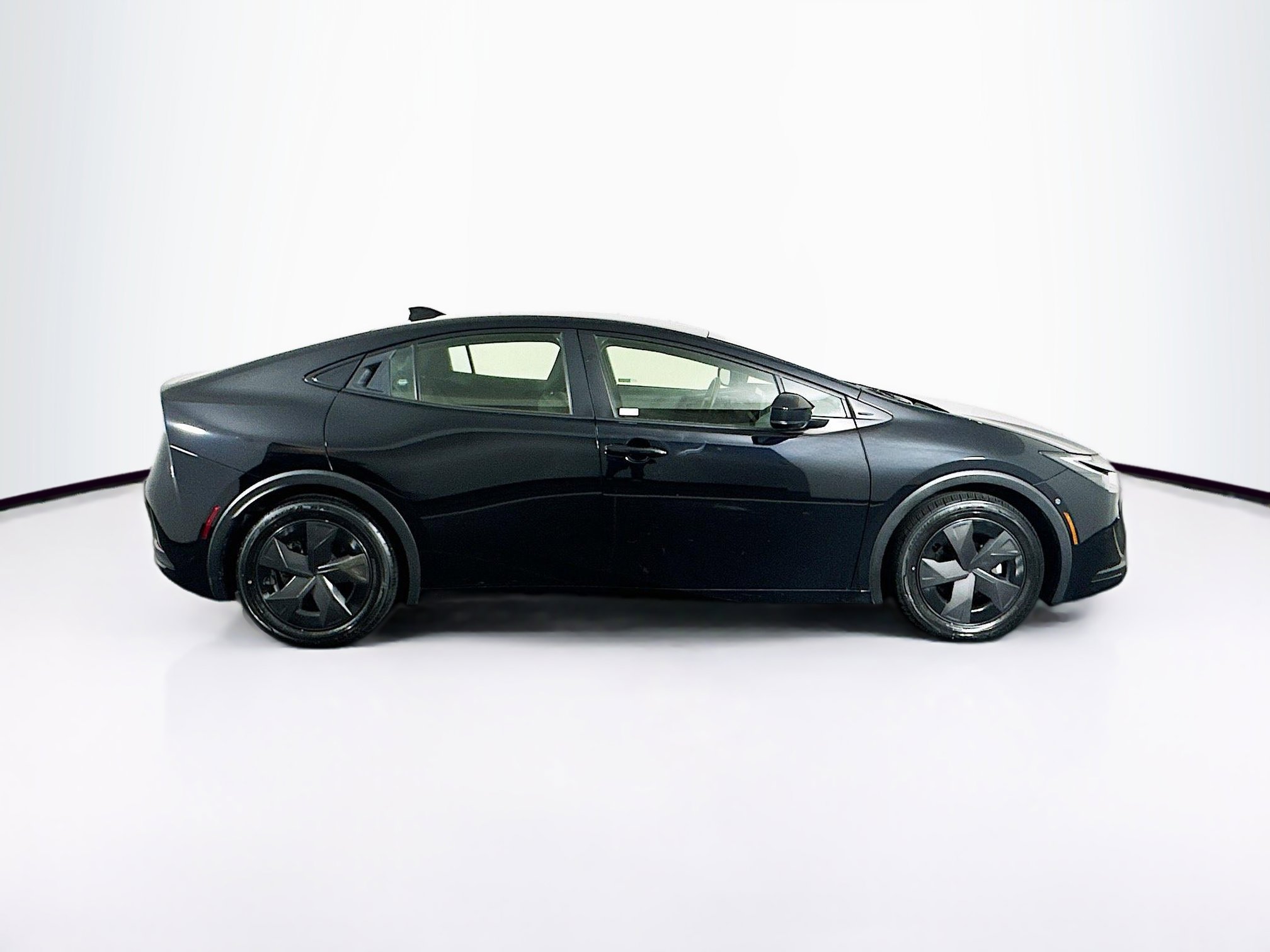 Used 2024 Toyota Prius LE image 10