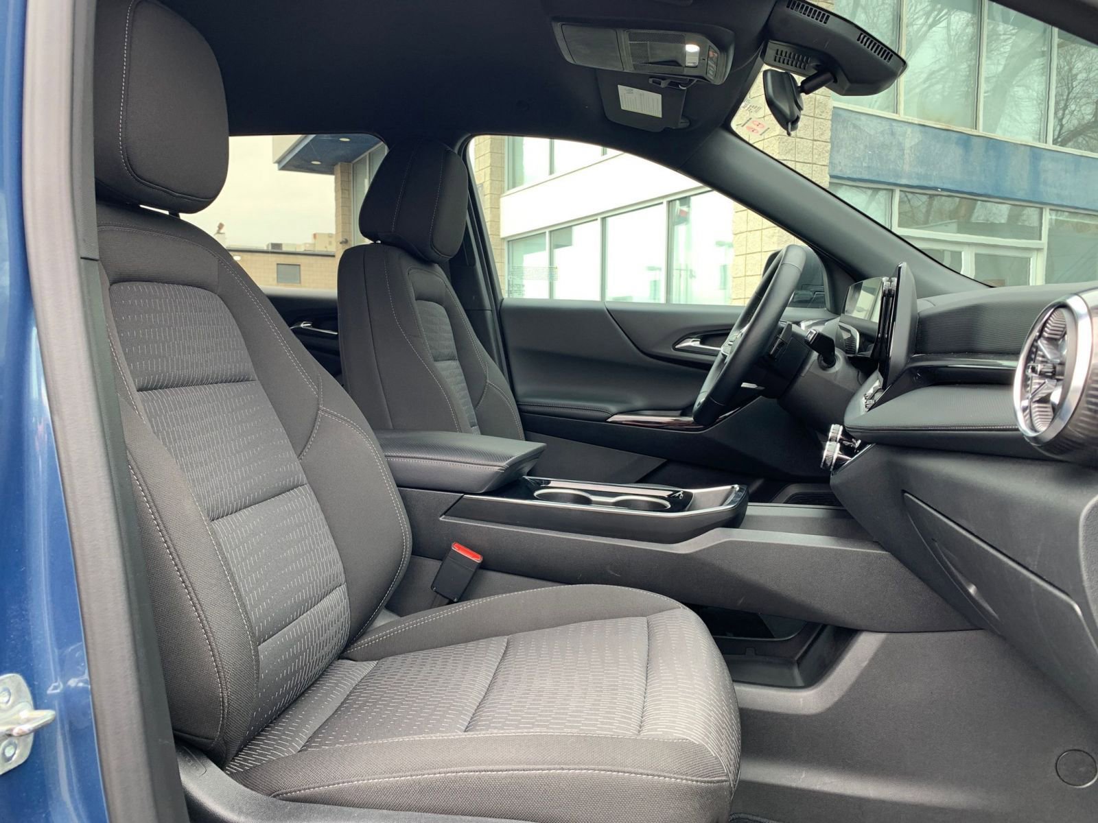 Used 2025 Chevrolet Equinox LT image 36