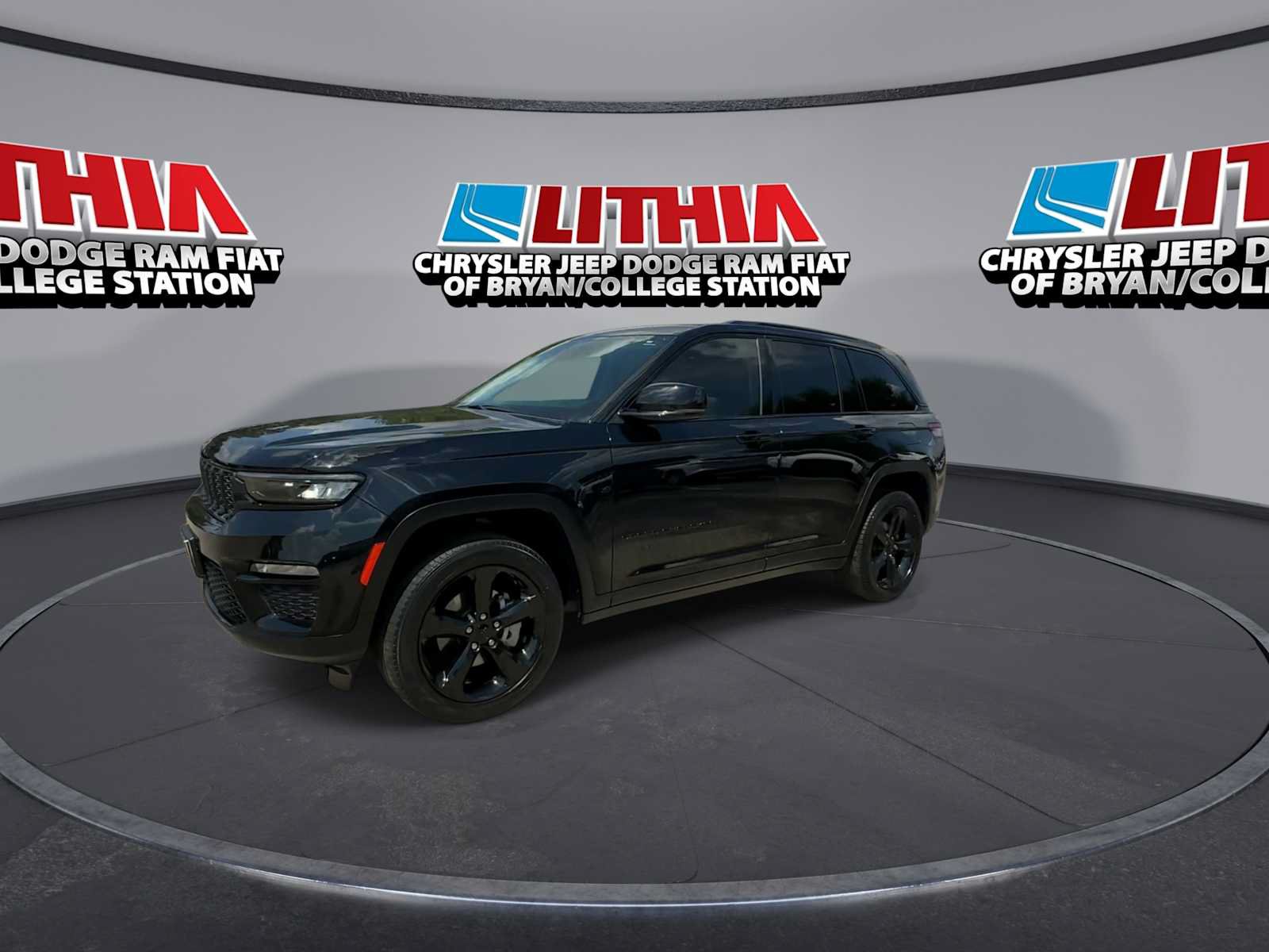 Used 2023 Jeep Grand Cherokee Limited w/ Black Appearance Package AWD/4WD image 4