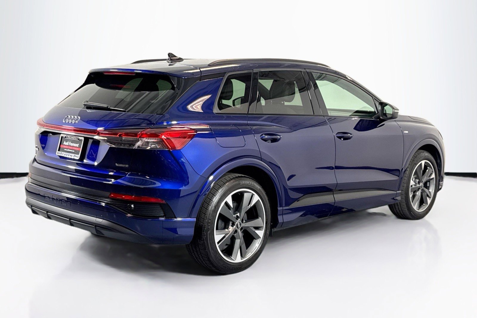 Used 2025 Audi Q4 e-tron Premium image 5