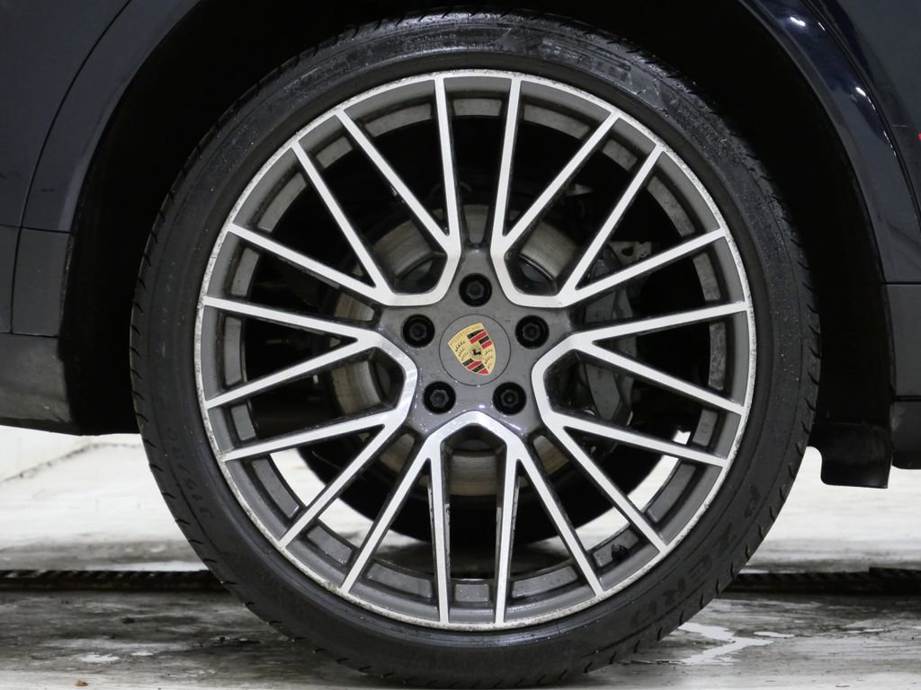 Used 2023 Porsche Cayenne S image 10