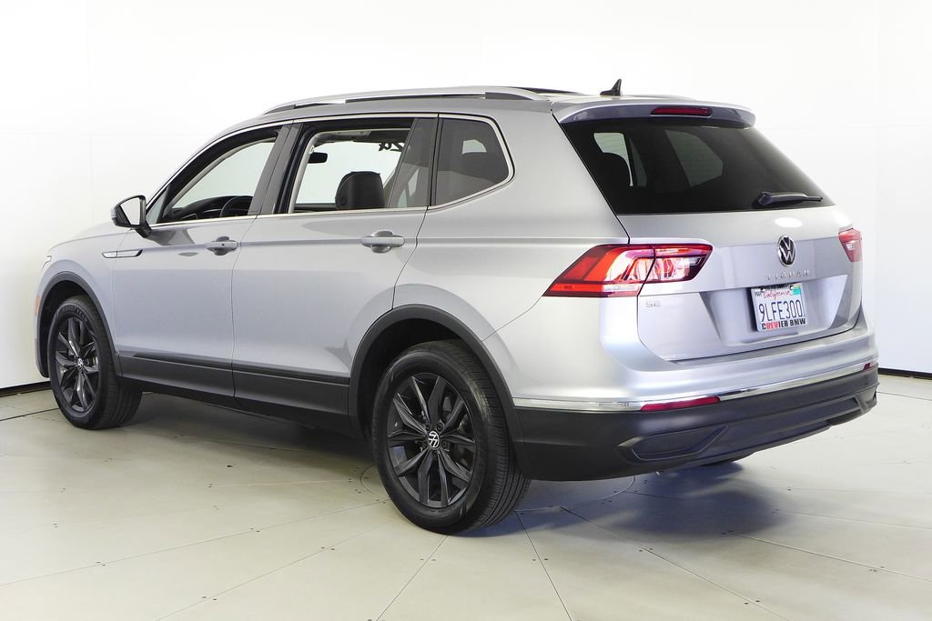 Used 2024 Volkswagen Tiguan SE w/ Panoramic Sunroof Package image 9