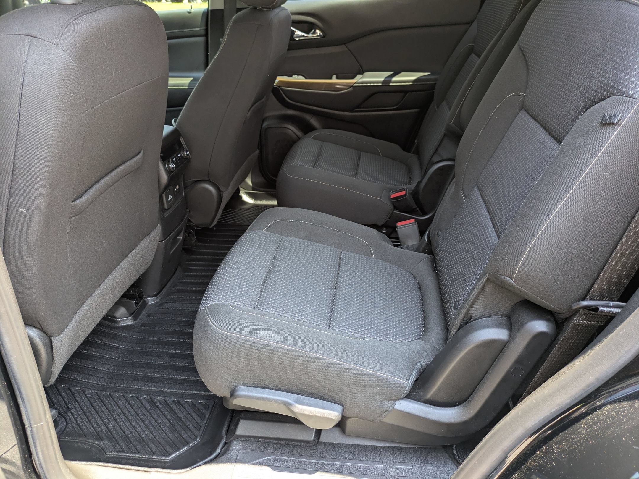 Used 2021 GMC Acadia SLE w/ Driver Convenience Package FWD image 26