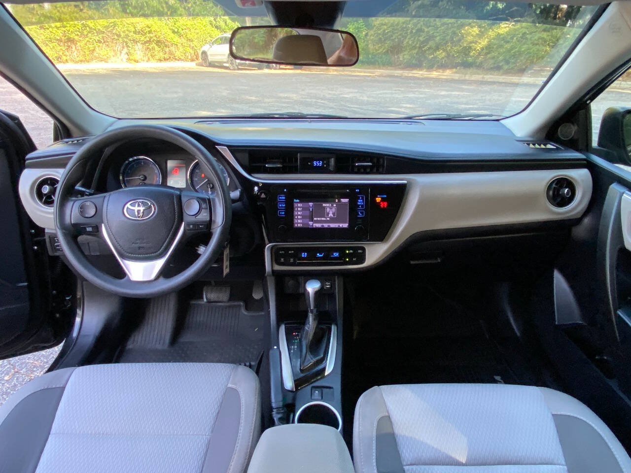 Used 2019 Toyota Corolla LE FWD image 33