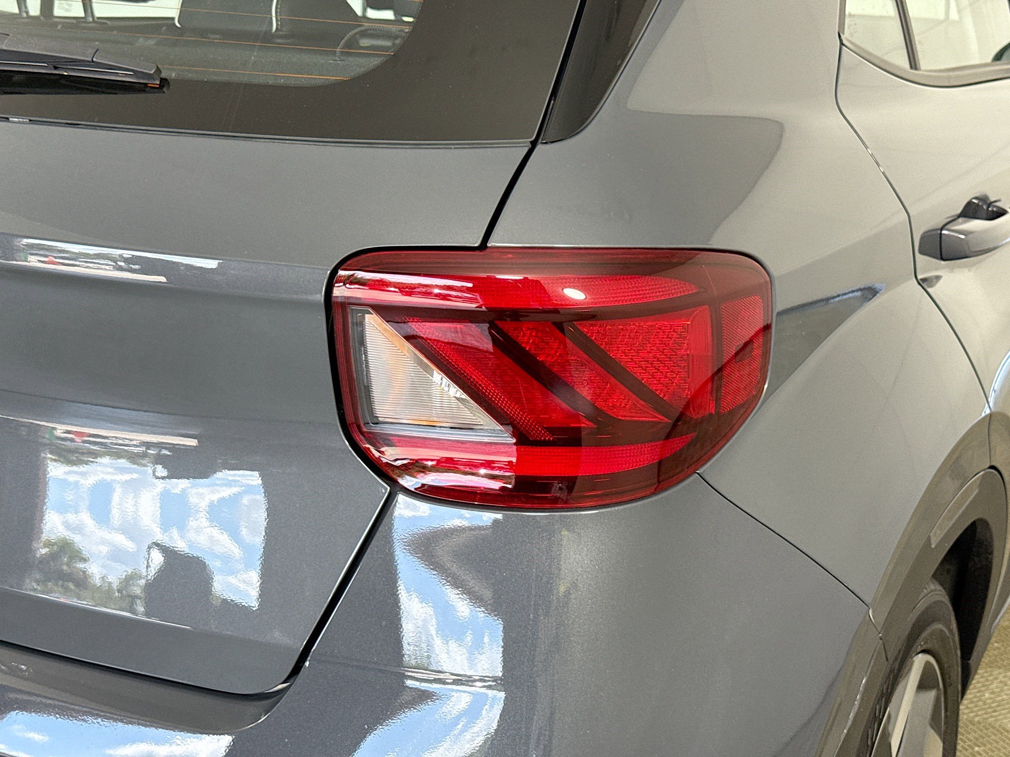 Used 2024 Hyundai Venue Limited image 32