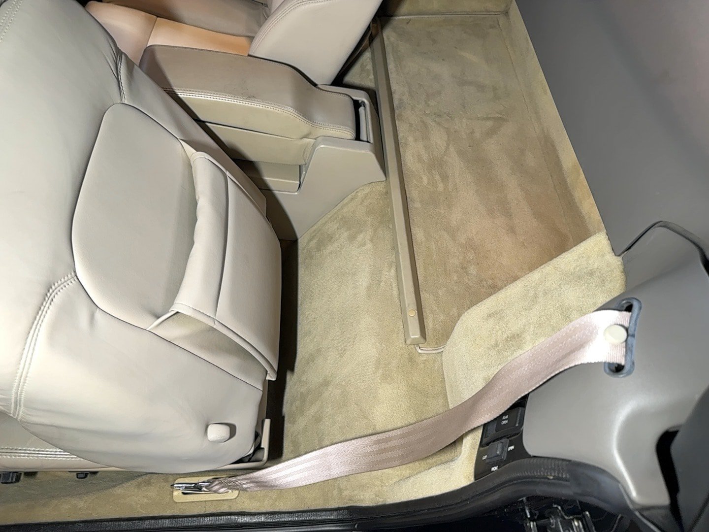 Used 1993 Cadillac Allante FWD image 54