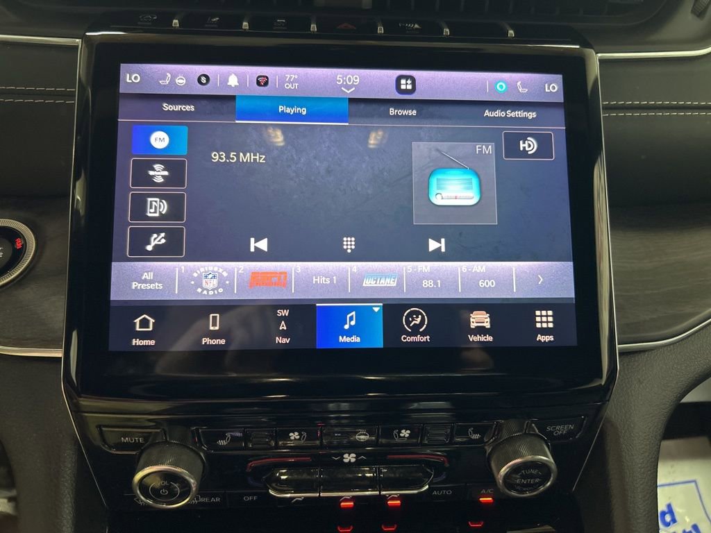 Used 2022 Jeep Grand Cherokee Overland w/ Adv Protech Group III image 16