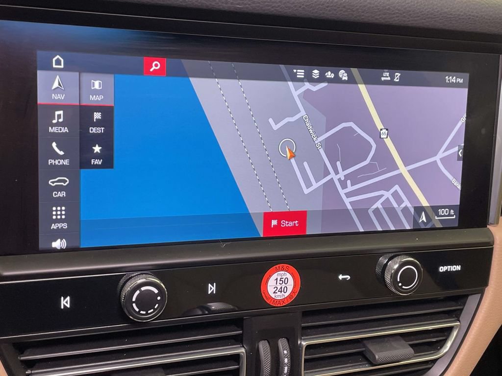 Certified 2025 Porsche Macan AWD/4WD image 30