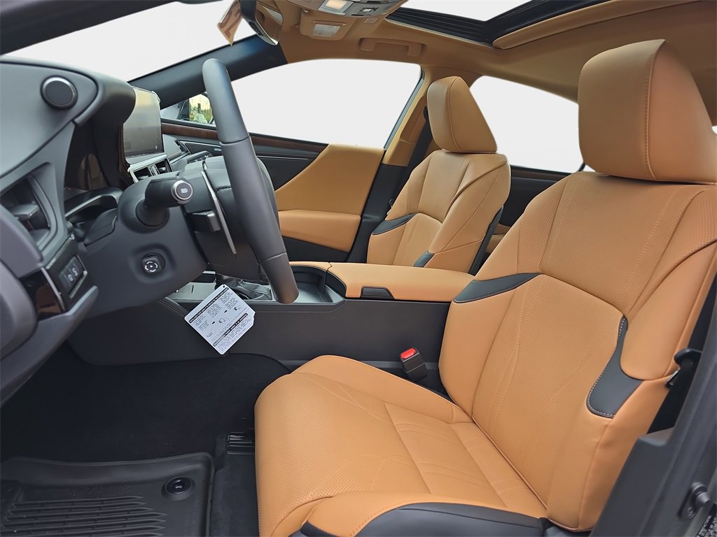 New 2025 Lexus ES 300h w/ Luxury Package image 15