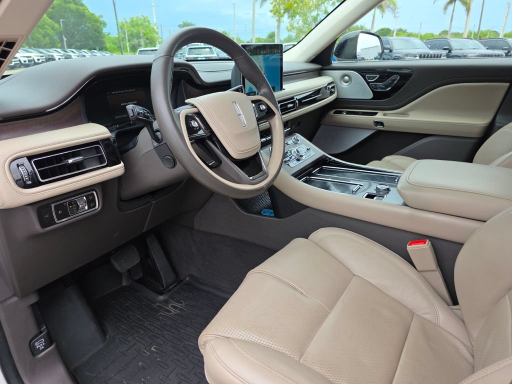 Used 2024 Lincoln Aviator Reserve w/ Equipment Group 201A AWD/4WD image 31