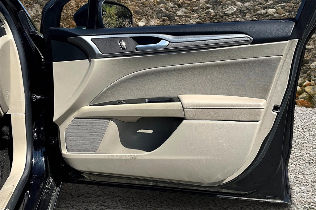 Used 2020 Ford Fusion SE w/ Fleet SE Value Package image 19