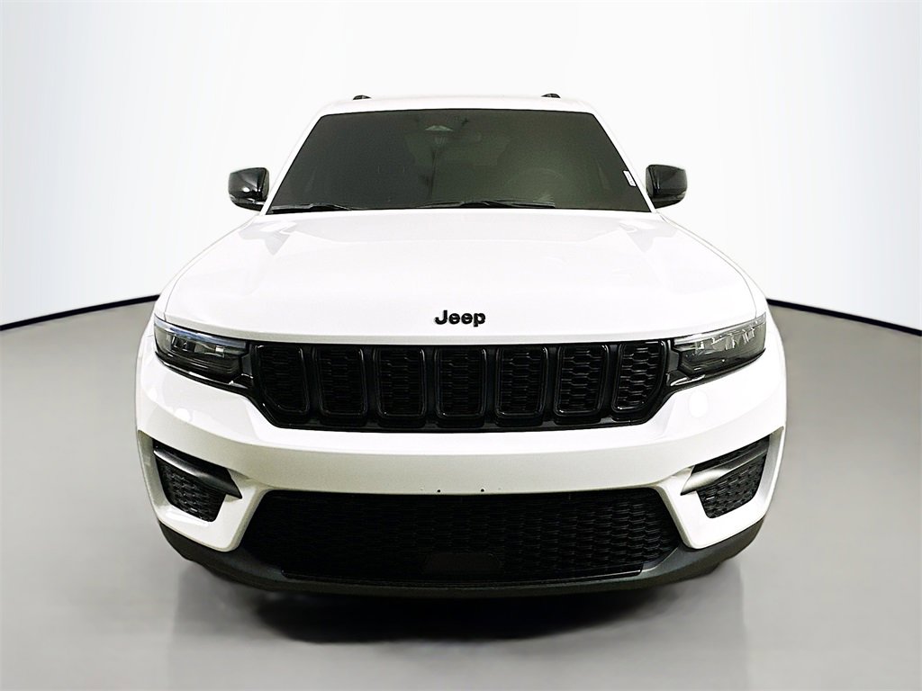 Used 2023 Jeep Grand Cherokee Altitude image 2
