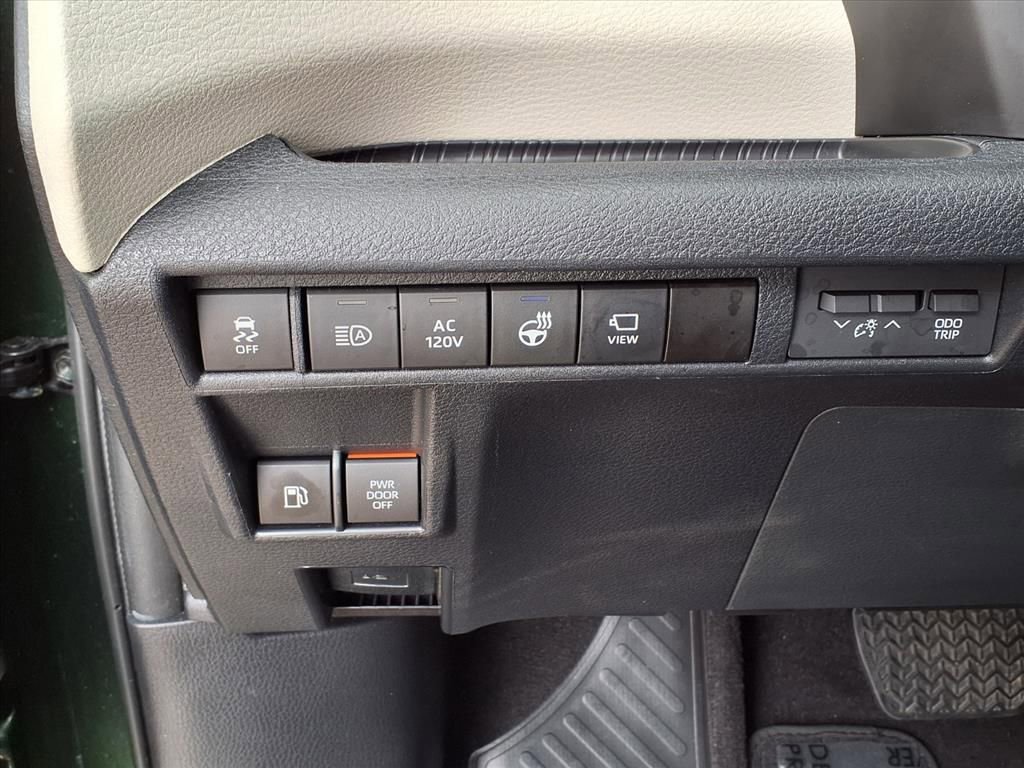 Used 2023 Toyota Sienna Platinum image 23