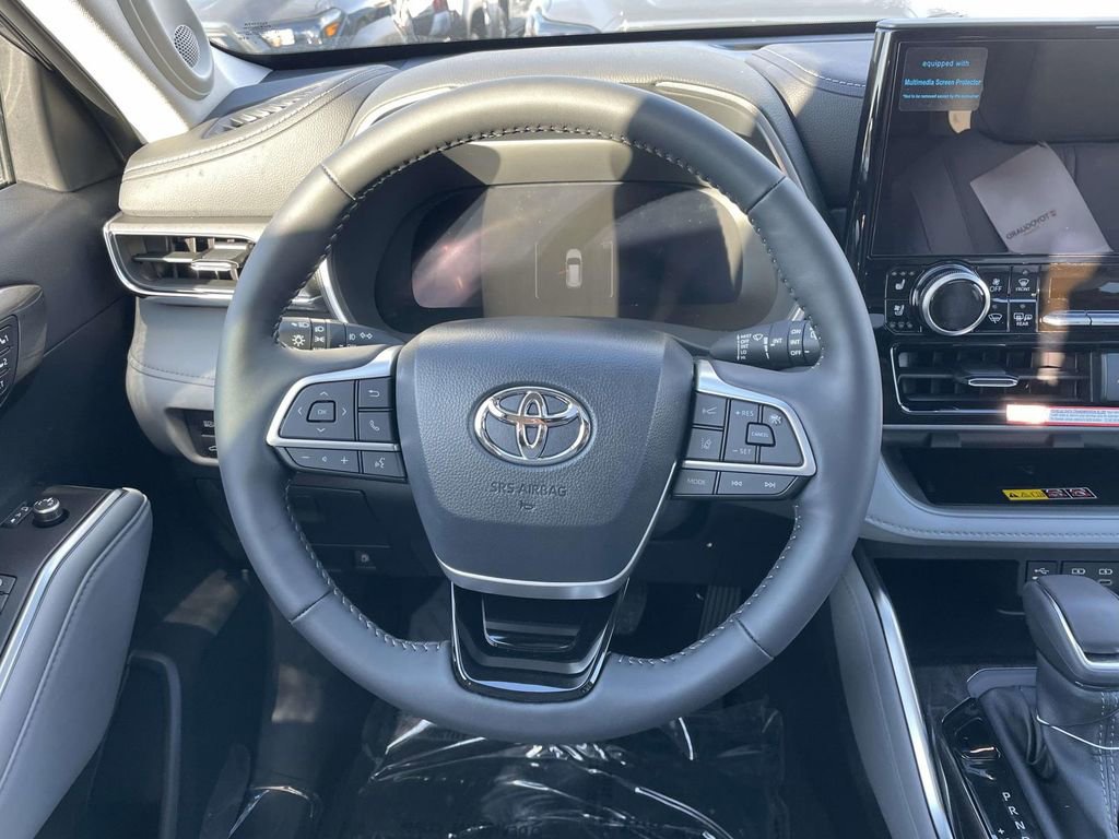 New 2026 Toyota Highlander Limited image 25