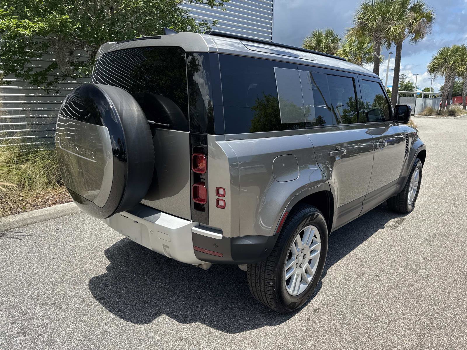 Used 2025 Land Rover Defender 110 S AWD/4WD image 6