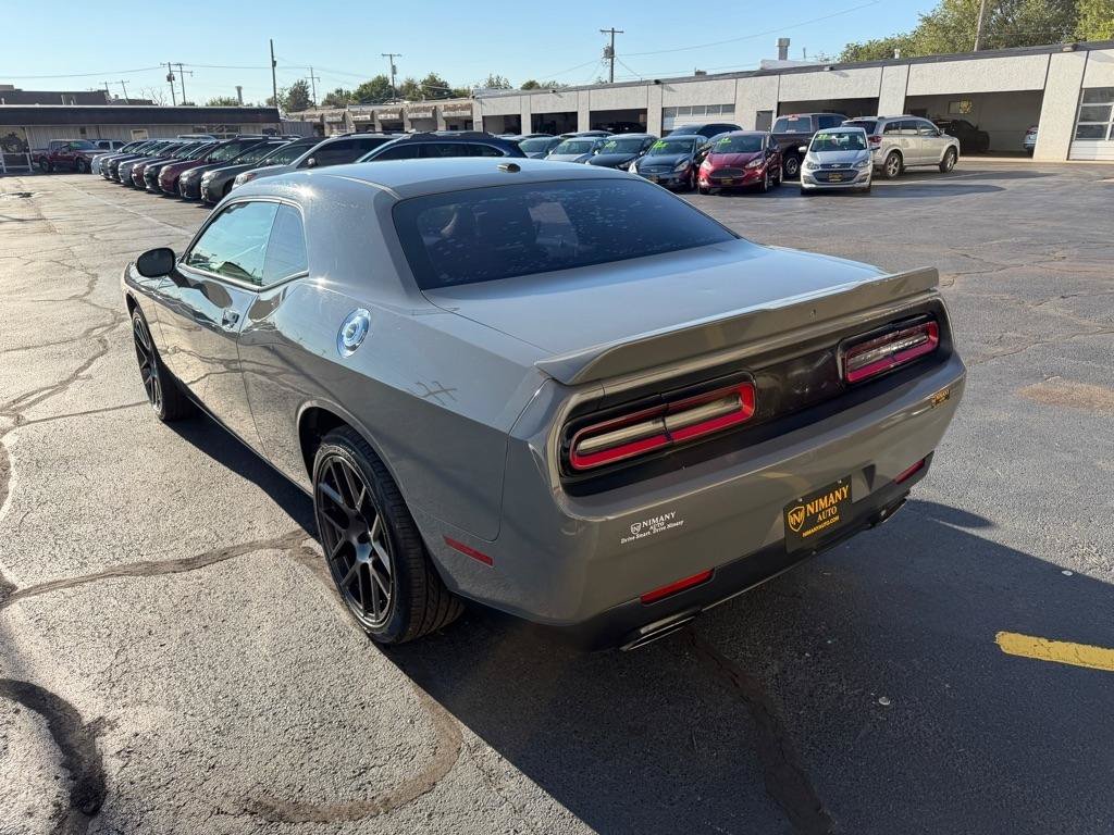 Used 2018 Dodge Challenger SXT RWD image 4