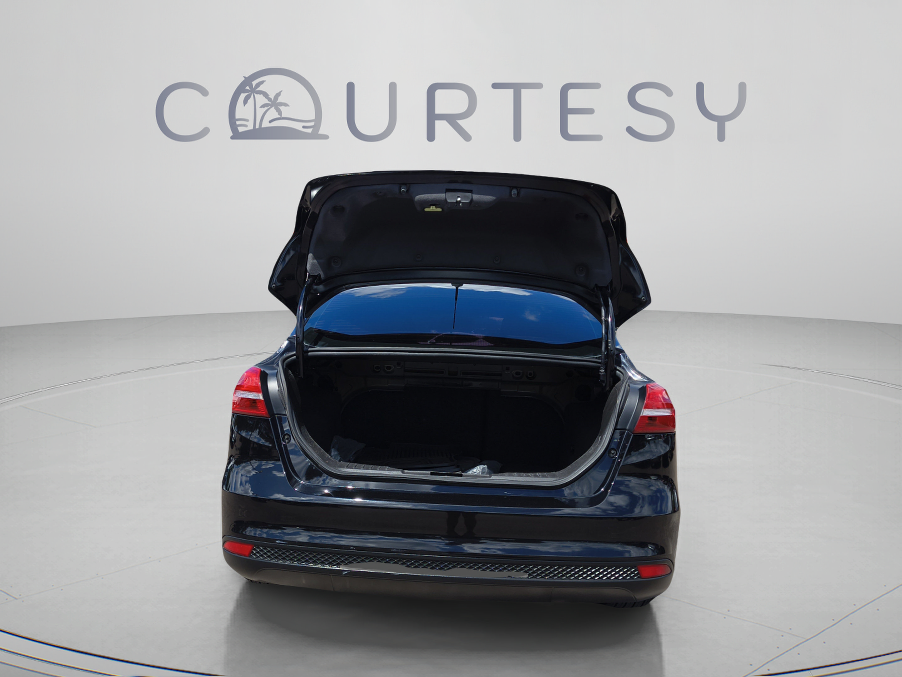 Used 2017 Ford Focus SE w/ Cold Weather Package FWD image 11