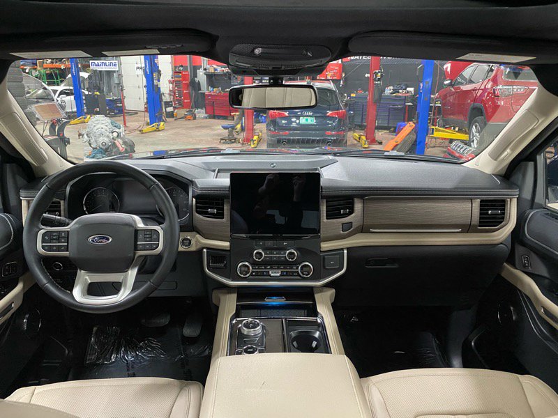 Used 2024 Ford Expedition Max Limited image 27