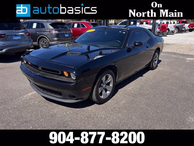 Used 2019 Dodge Challenger SXT RWD image 2