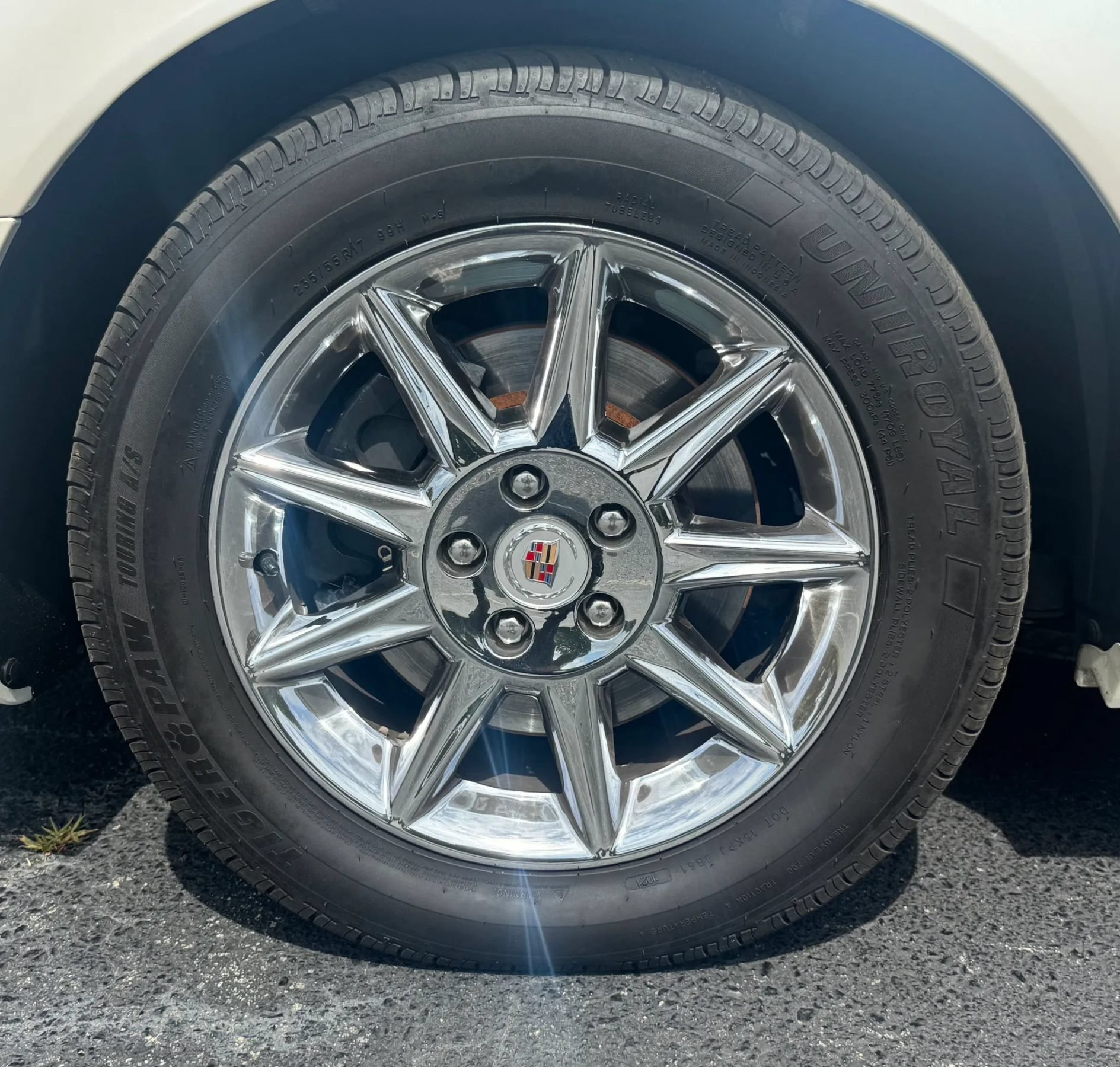 Used 2011 Cadillac DTS Luxury FWD image 2
