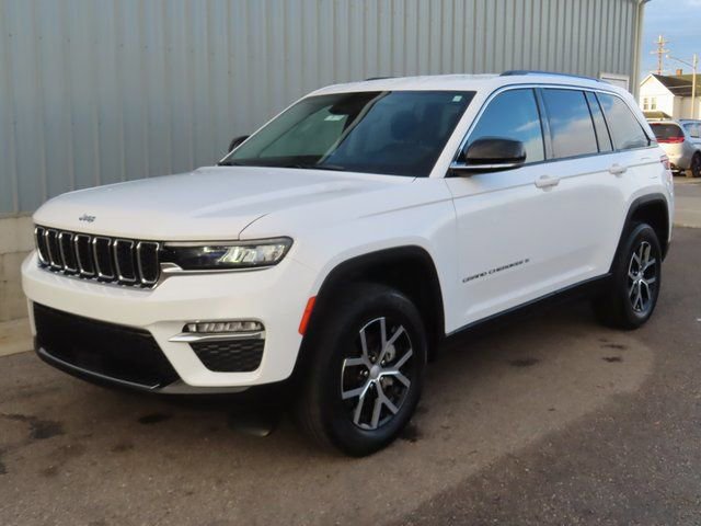 Used 2023 Jeep Grand Cherokee Limited image 13