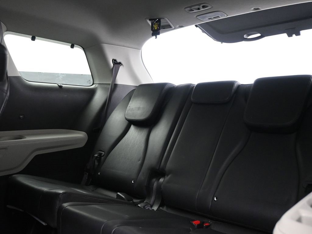 Used 2022 Kia Carnival EX image 15