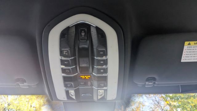 Used 2014 Porsche Cayenne Platinum Edition image 40