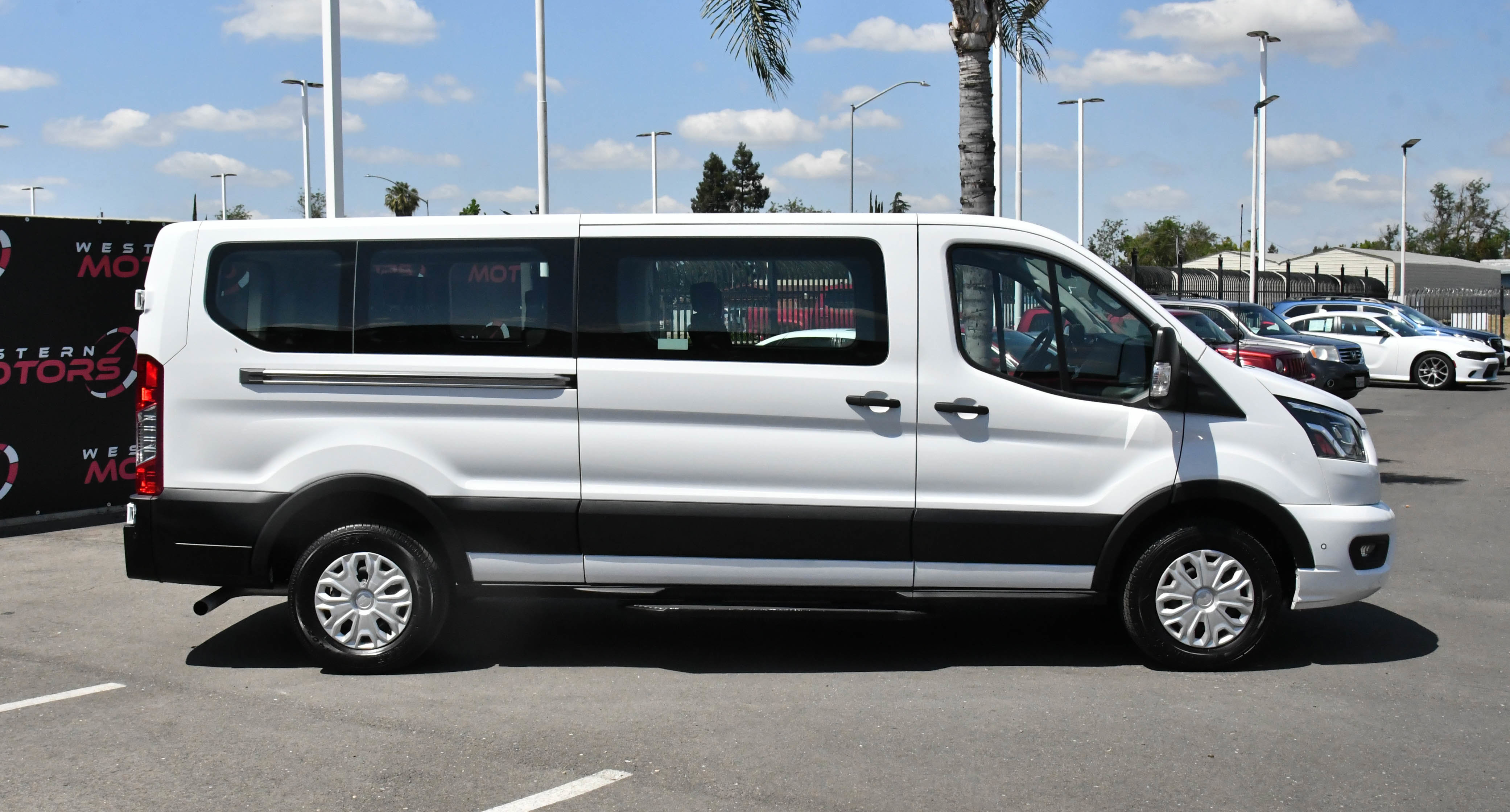 Used 2023 Ford Transit 350 XLT RWD image 9